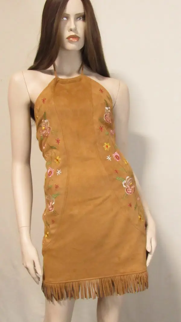 Vestido de Brabas Gamuza Bordado con Flores Miel